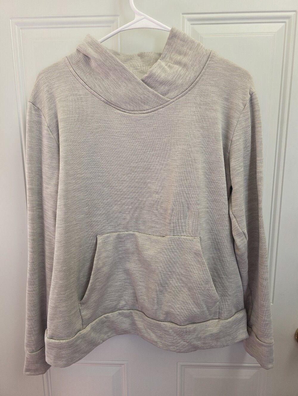 Columbia Light Beige Crossover Neck Pullover Size Large